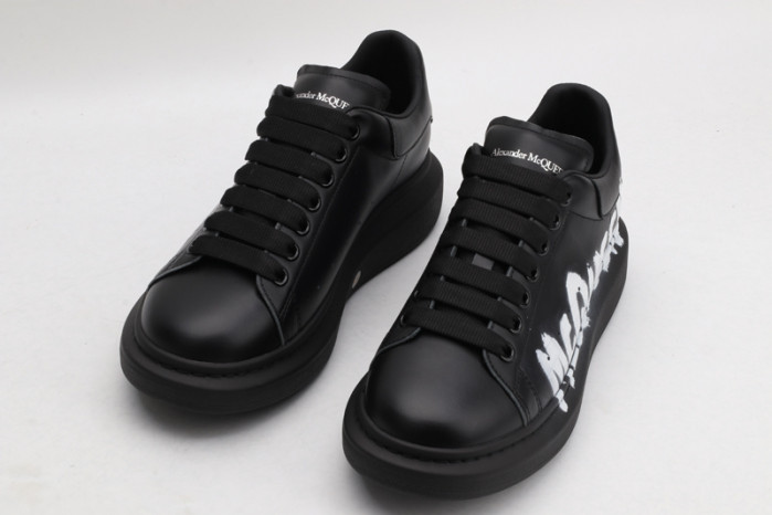 A1exa*der Mcqv*en SNEAKERS