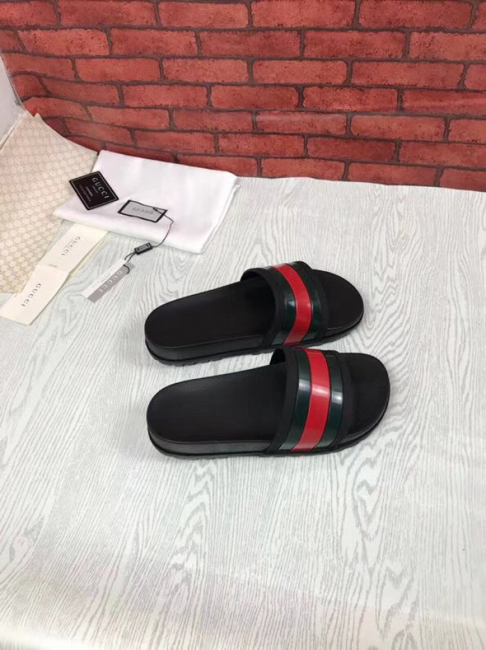 G*u*i slippers
