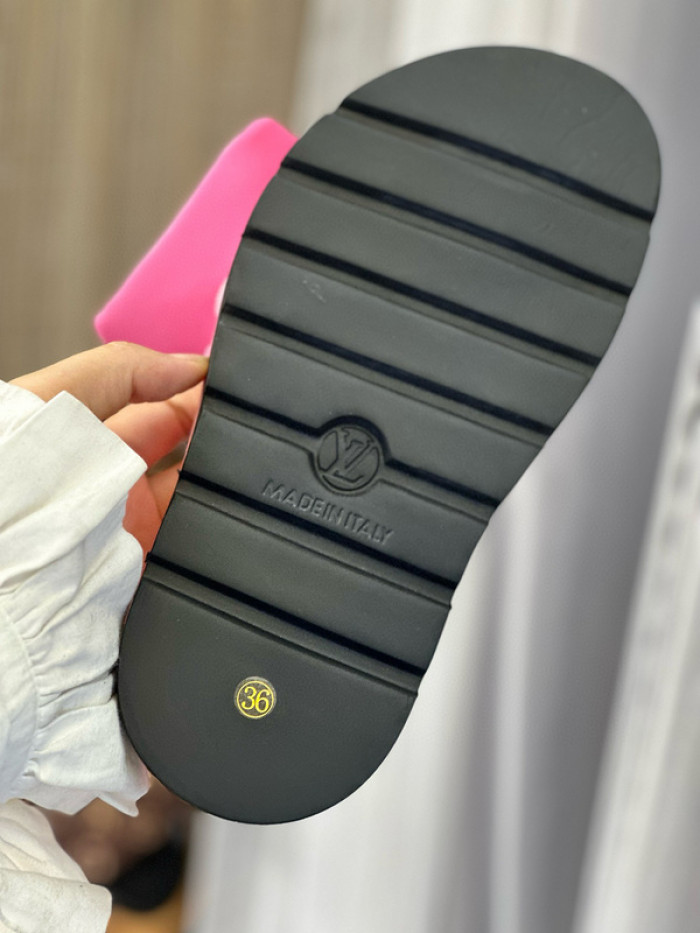 1*V SLIPPERS 11V0107-056