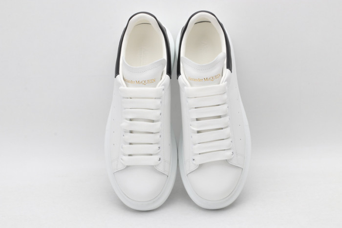 A1exa*der Mcqv*en SNEAKERS