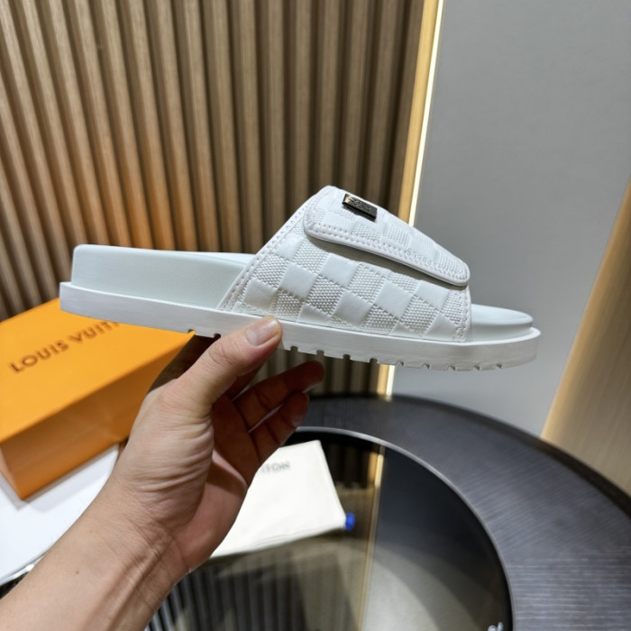 1*V SLIPPERS 11V0107-066