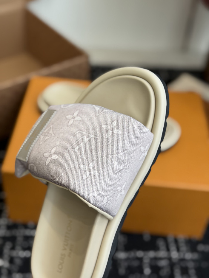1*V SLIPPERS 11V0107-131
