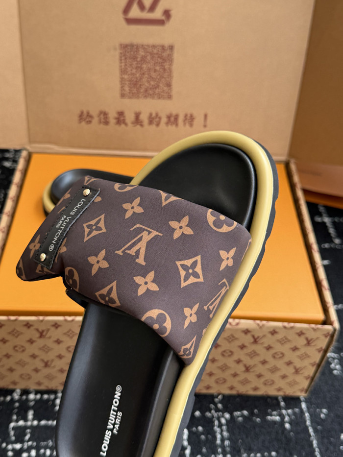 1*V SLIPPERS 11V0107-153