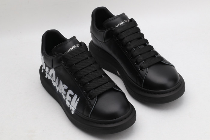 A1exa*der Mcqv*en SNEAKERS