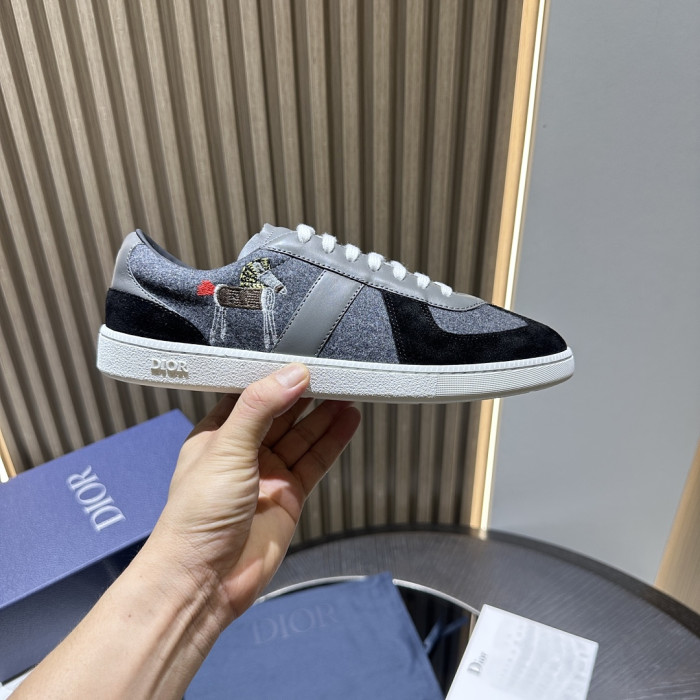 D10R SHOES B01 D896-194
