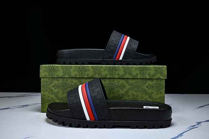 Gv*c SLIPPERS GU568-135