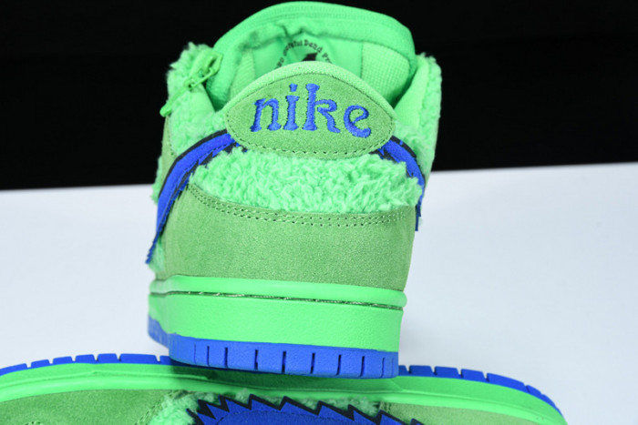 grateful dead x nike sb dunk low “green bear” cj5378-300