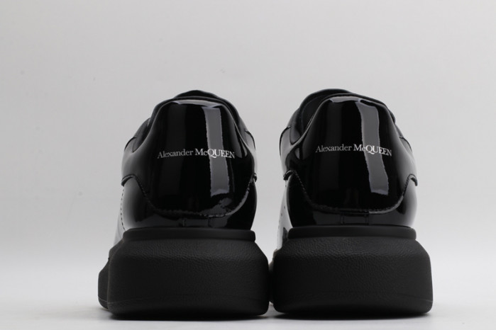 A1exa*der Mcqv*en SNEAKERS