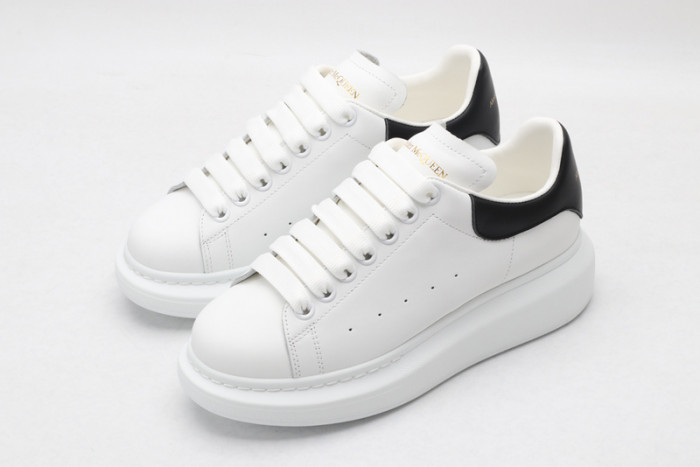 A1exa*der Mcqv*en SNEAKERS