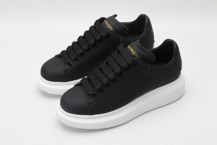 A1exa*der Mcqv*en SNEAKERS