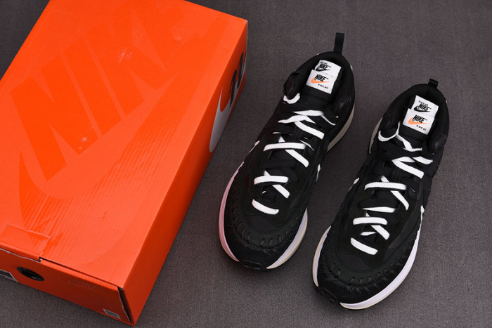 nike vaporwaffle sacai jean paul gaultier black white dh9186-001