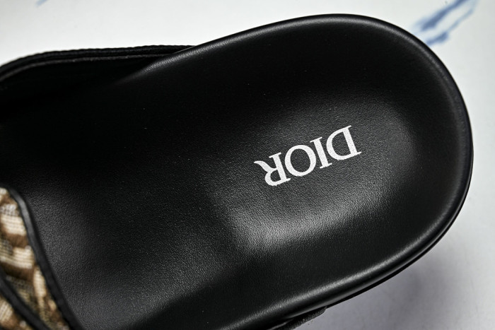 D10r SLIPPERS DS258-093