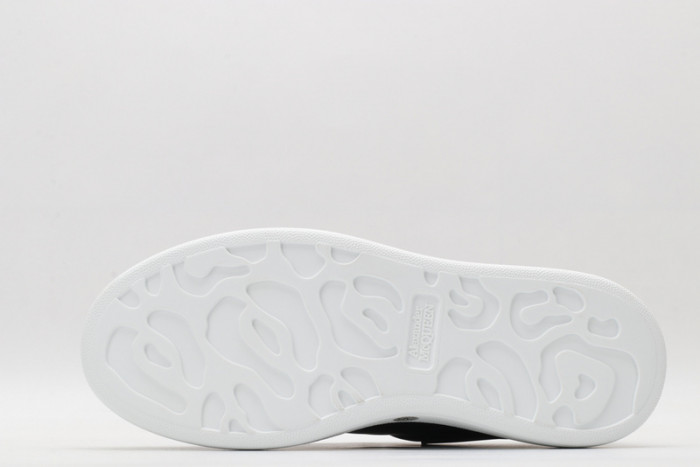 A1exa*der Mcqv*en SNEAKERS