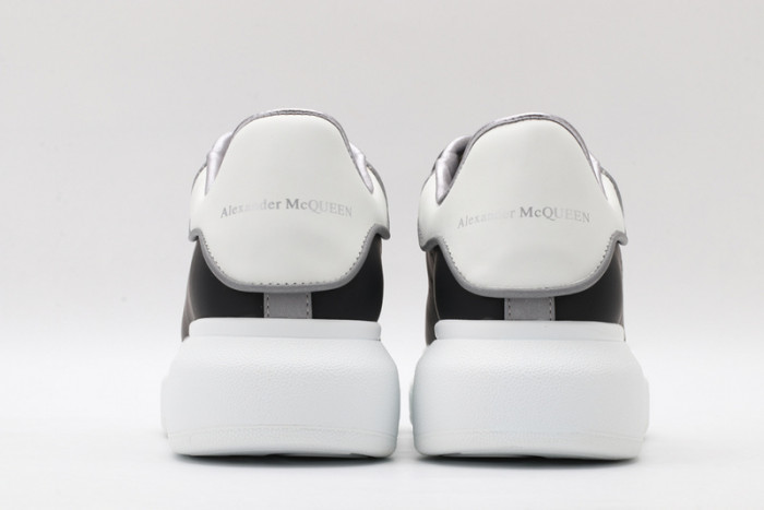 A1exa*der Mcqv*en SNEAKERS