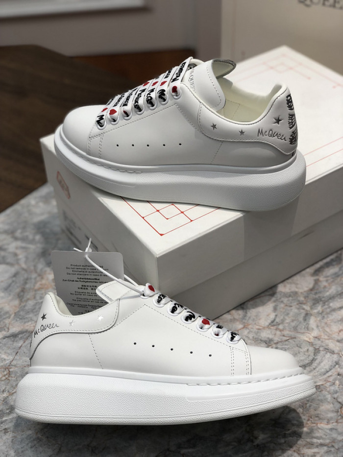 A1exa*der Mcqv*en SNEAKERS