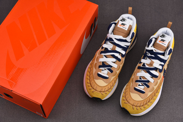 sacai x jean paul gaultier x nike vaporwaffle dh9186-200