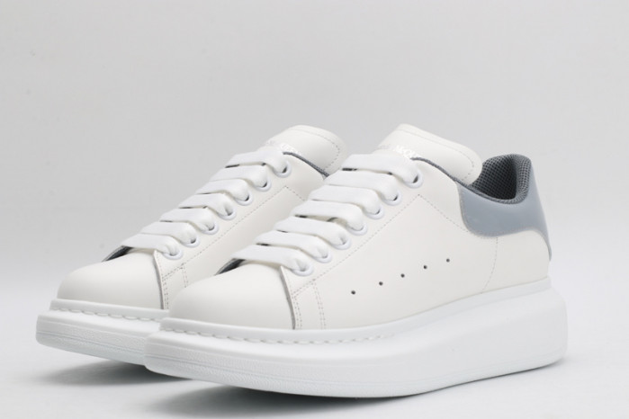 A1exa*der Mcqv*en SNEAKERS