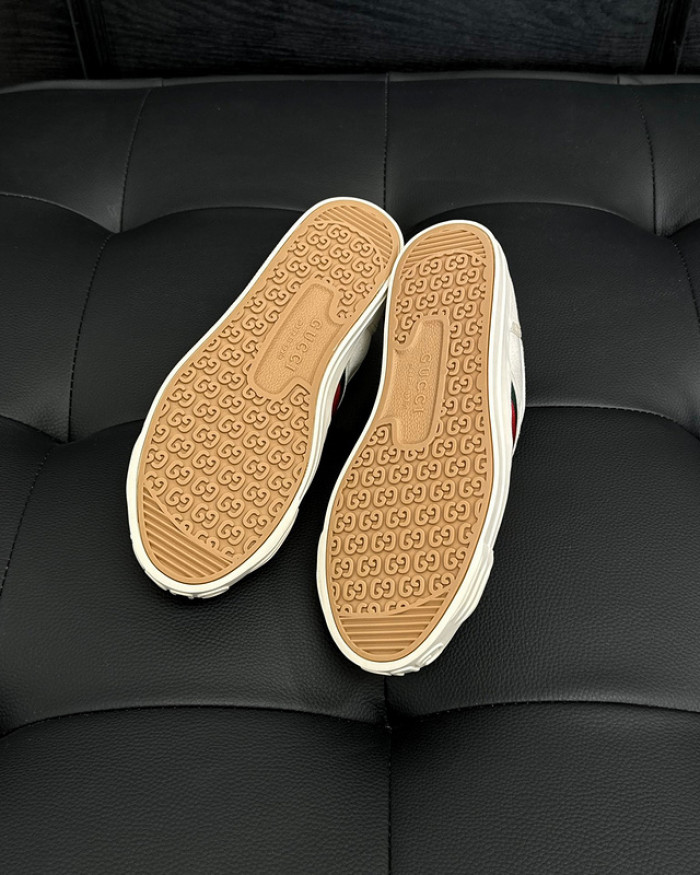 G*u*i low-top sneaker gu0613-023