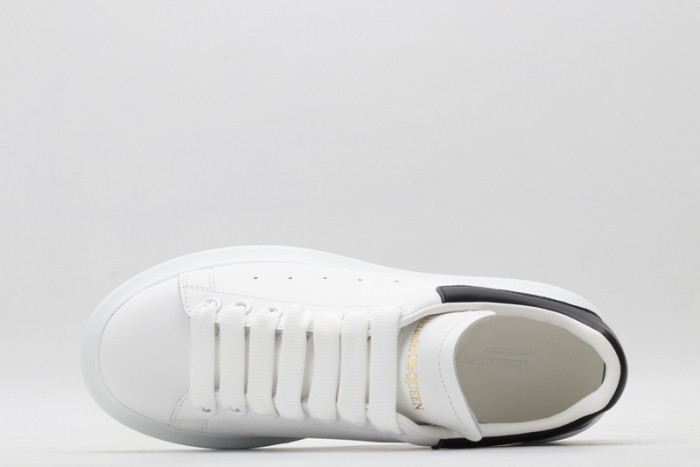 A1exa*der Mcqv*en SNEAKERS