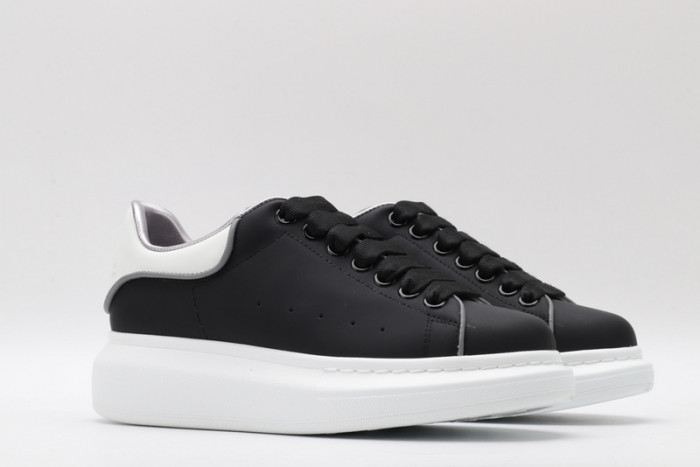 A1exa*der Mcqv*en SNEAKERS