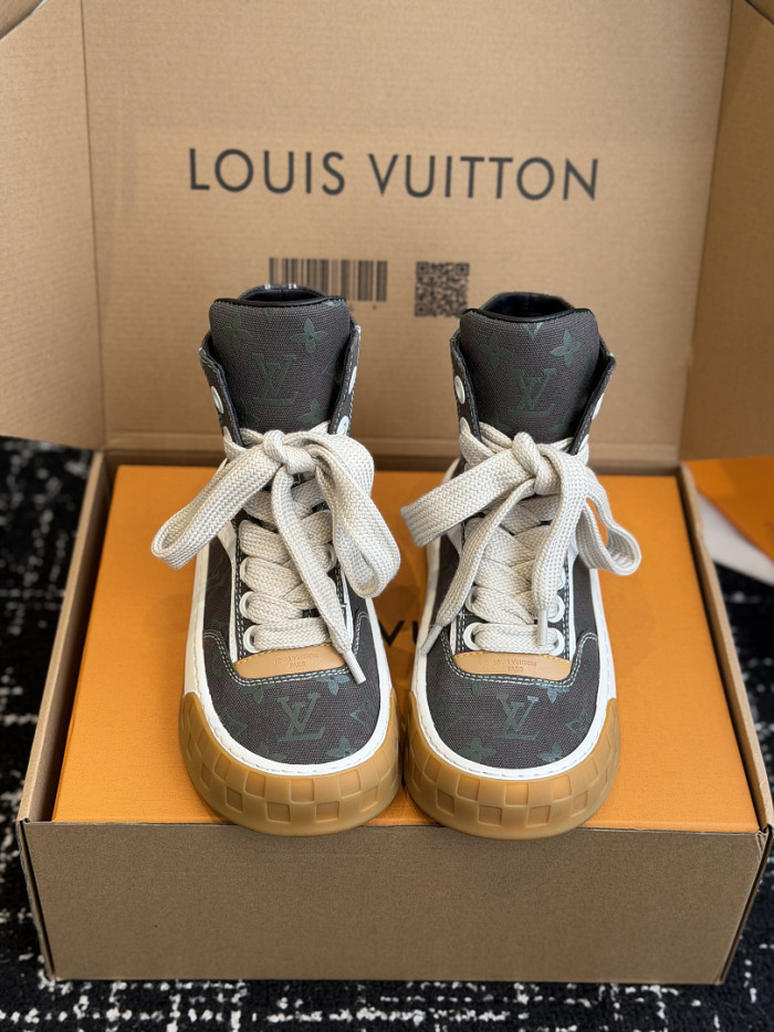 1V SHOES 1VS943