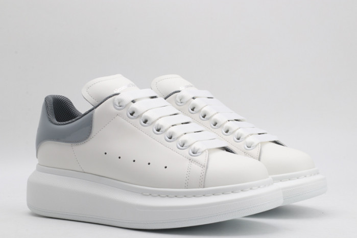 A1exa*der Mcqv*en SNEAKERS