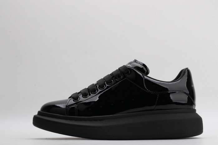 A1exa*der Mcqv*en SNEAKERS