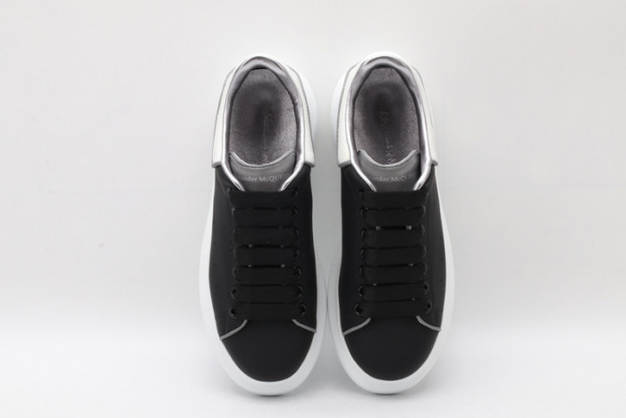 A1exa*der Mcqv*en SNEAKERS