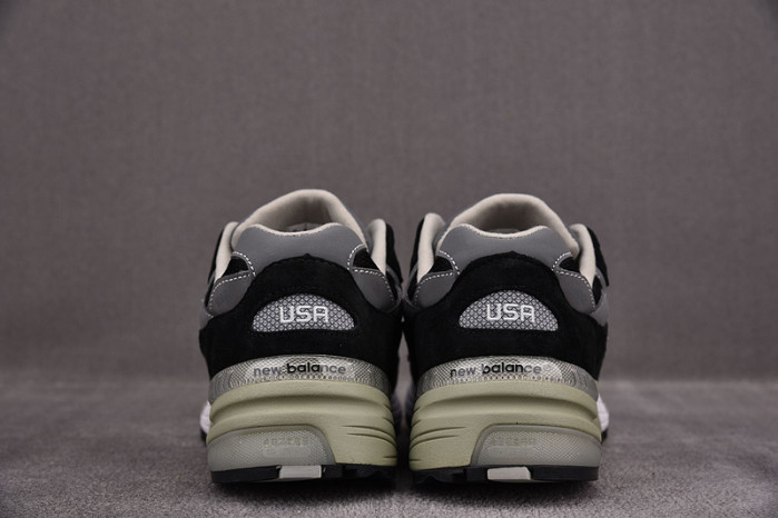 new balance sneaker m992bk