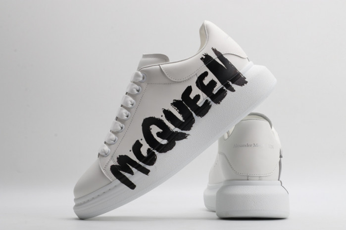 A1exa*der Mcqv*en SNEAKERS