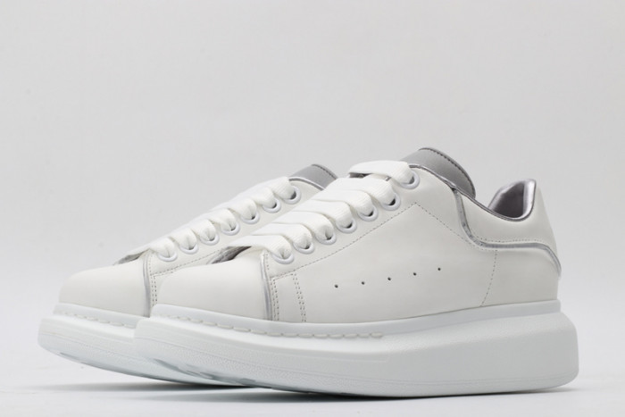 A1exa*der Mcqv*en SNEAKERS with LED MC5563-060