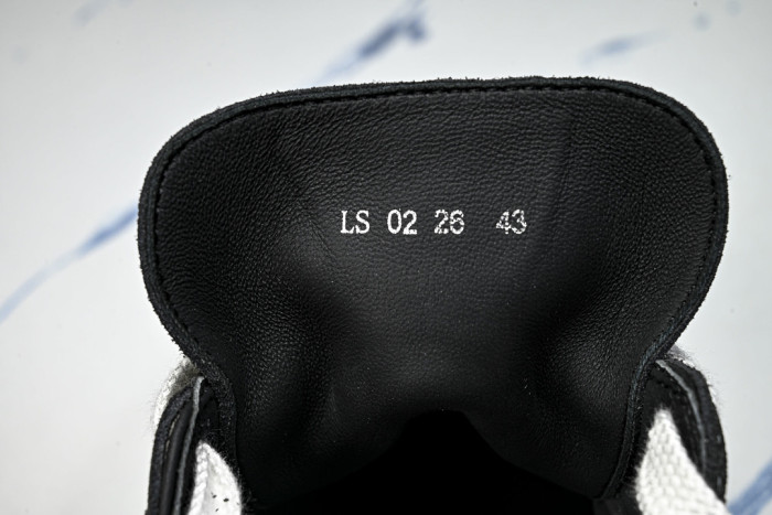 D10R Sneaker D897-241