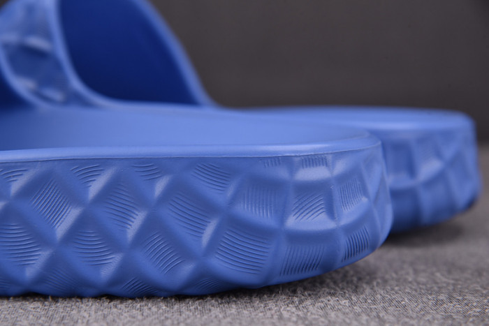 Gv*c SLIPPERS GU568-128