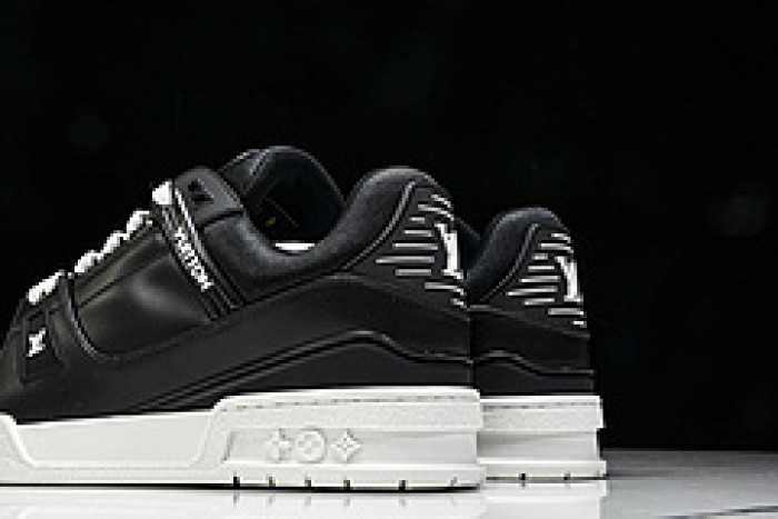 1V SNEAKERS 1V0425-183